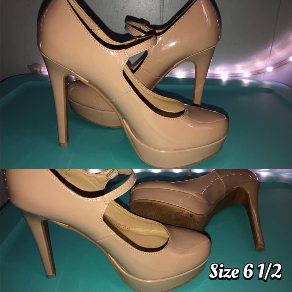Nude closed toe stiletto heels size 6 1/2